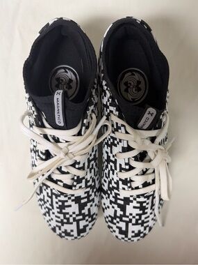 Under Armour Magnetico Unisex Soccer Shoes Black/White Barely Worn Size M5/W6.5
